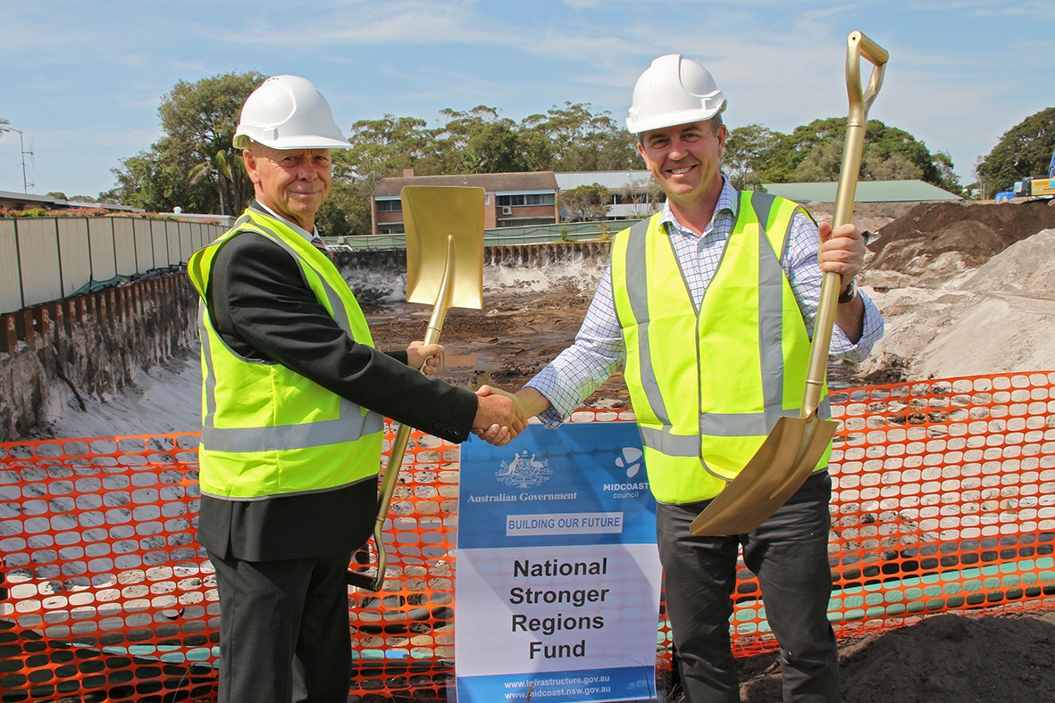 Mayor David West and Dr David Gillespie, MP for Lyne shaking hands